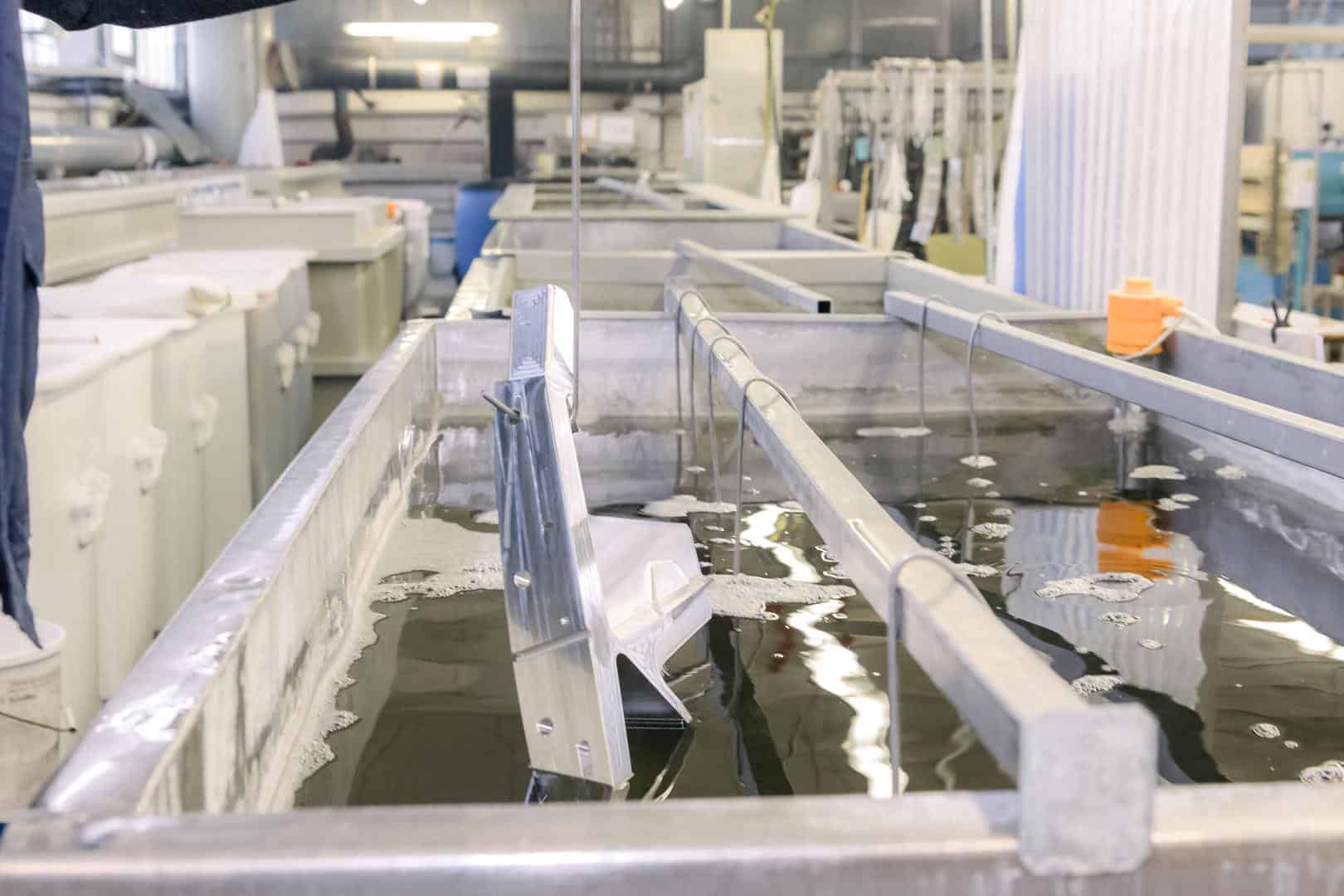 Oberfläche mit chemischer Galvanik, industrielle Beschichtung bei Frühschütz Lohngalvanik GmbH.