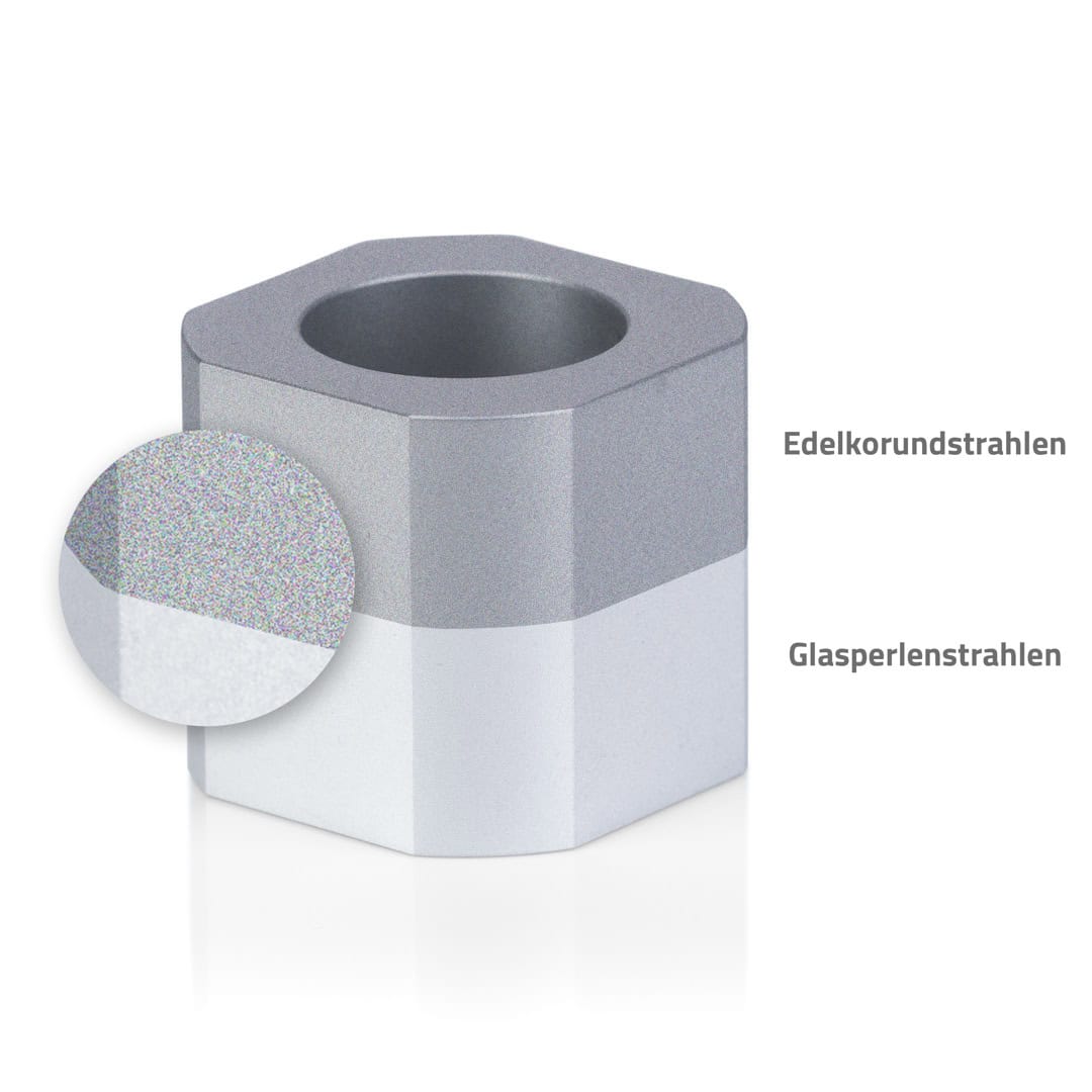 1. Hochglanzbeschichteter Metallbauteil mit Edelkorund- und Glasperlenstrahltechnik.
